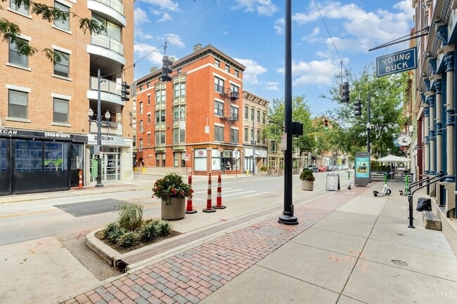 1326 Vine St in Cincinnati, OH - Building Photo - Building Photo