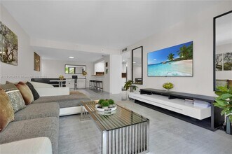 1623 Collins Ave in Miami Beach, FL - Building Photo - Building Photo