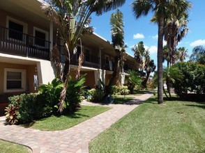 Caribbean Apartments in Madeira Beach, FL - Building Photo - Building Photo