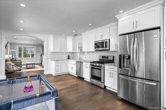 216 Florence St in Mamaroneck, NY - Building Photo - Building Photo