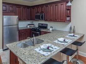 98 Burnet Ave in Maplewood, NJ - Building Photo