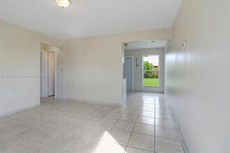 11332 SW 207th Dr, Unit 1 in Miami, FL - Building Photo - Building Photo
