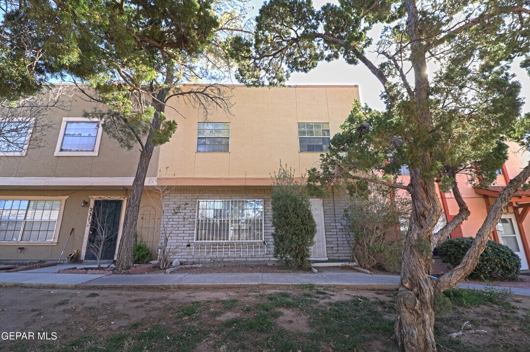 233 Maricopa Dr in El Paso, TX - Building Photo