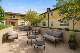 8810 Belford Ave, Unit 8810 in Los Angeles, CA - Foto de edificio - Building Photo