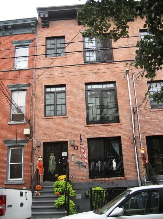 617 Bloomfield St-Unit -2 in Hoboken, NJ - Building Photo