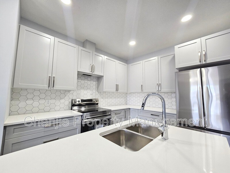 3731-3214 214 St NW in Edmonton, AB - Building Photo