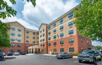 Furnished Studio-Secaucus - Meadowlands in Secaucus, NJ - Foto de edificio - Building Photo