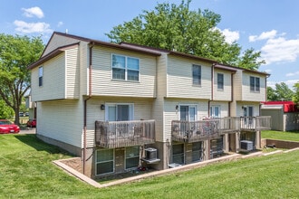 Walden Ridge Townhomes in Iowa City, IA - Foto de edificio - Building Photo