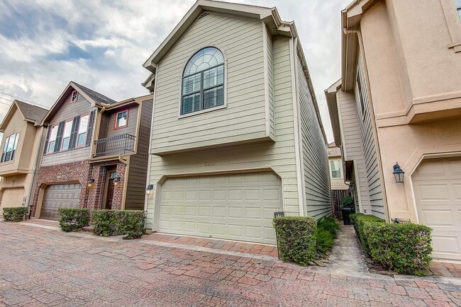 property at 2905 Clinton Dr