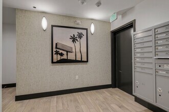 3743 Midvale Ave in Los Angeles, CA - Foto de edificio - Building Photo