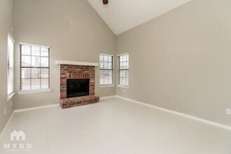 7413 Waterway Dr in Fort Worth, TX - Foto de edificio - Building Photo