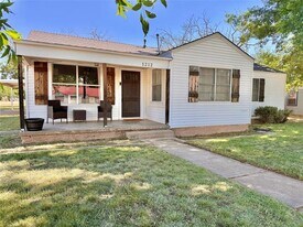 1212 S 10th St in Merkel, TX - Building Photo