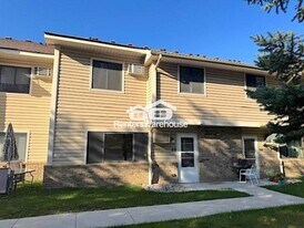 22 E 13th St in Waconia, MN - Building Photo