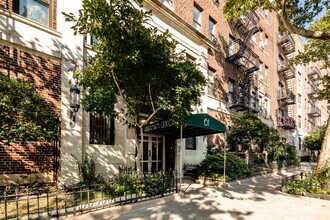 Abraham Lincoln in Brooklyn, NY - Foto de edificio - Building Photo