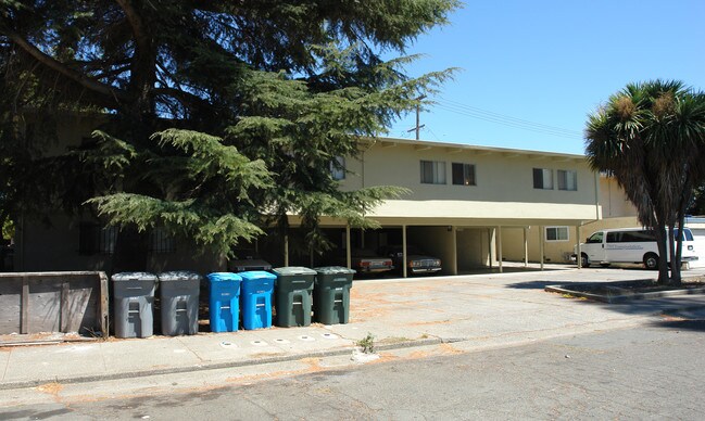 1222 Kentucky St in Vallejo, CA - Foto de edificio - Building Photo