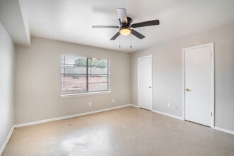 Leonora Square- All Bills Paid in Houston, TX - Foto de edificio - Interior Photo