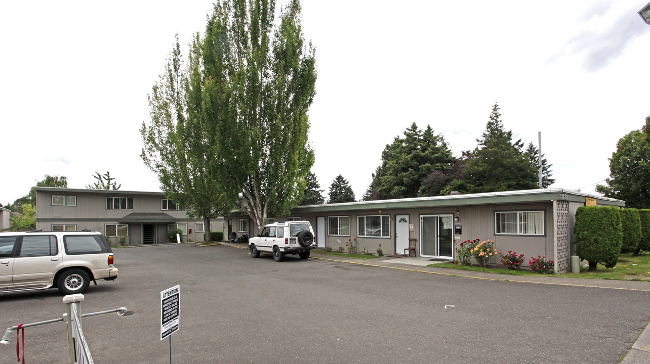 Allen Crossing in Beaverton, OR - Building Photo