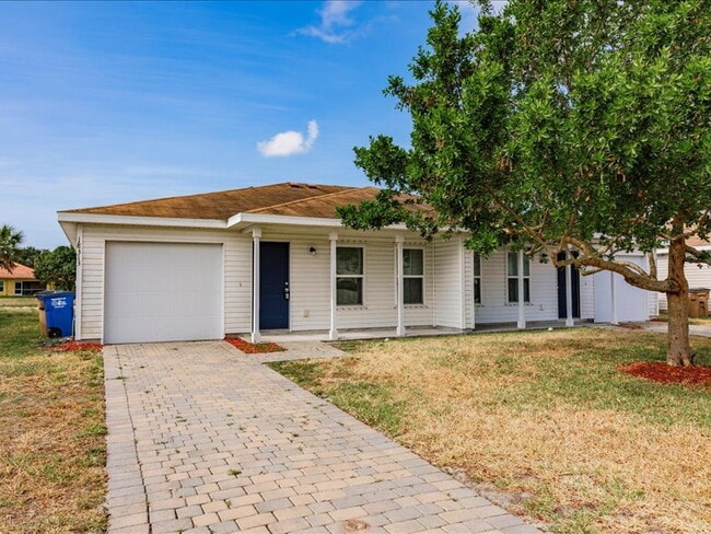18313 Gibraltar Ln in Lehigh Acres, FL - Building Photo - Building Photo
