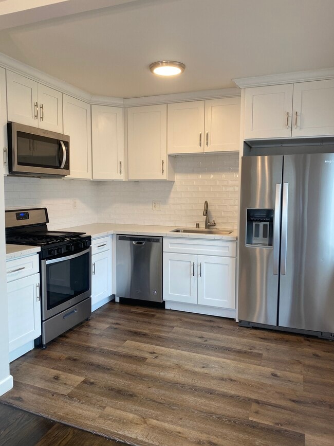 1519 N Hollywood Way, Unit A in Burbank, CA - Building Photo - Building Photo