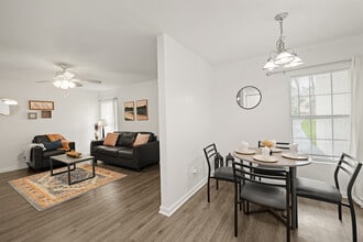 Villa Reanna Apartments in Tallahassee, FL - Building Photo - Building Photo