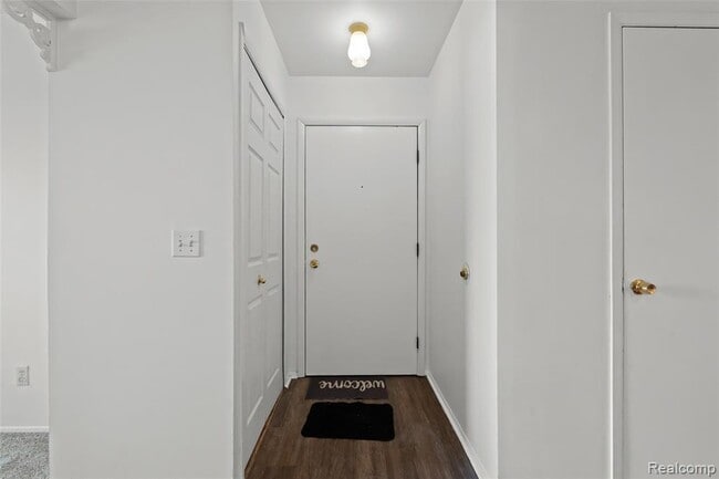 8709 Candlewood Trail in Brighton, MI - Foto de edificio - Building Photo