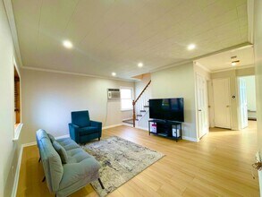 278 Devonshire Dr in New Hyde Park, NY - Building Photo - Building Photo