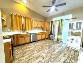 32426 Hupp Dr in Temecula, CA - Building Photo - Building Photo