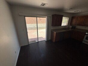 5814 Rose Tiara Dr in Las Vegas, NV - Building Photo - Building Photo