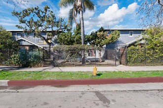 6903-6909 Fulton Ave in North Hollywood, CA - Building Photo - Building Photo