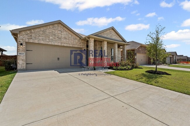 1923 Jackson St in Cleburne, TX - Building Photo - Building Photo