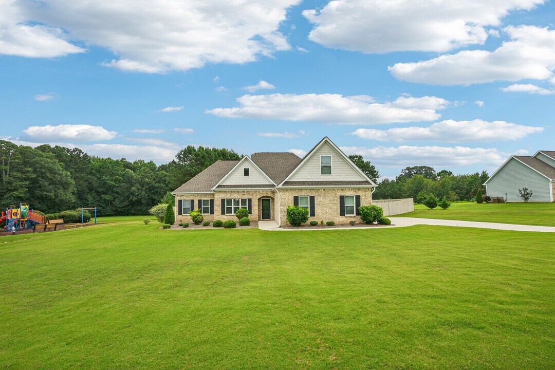 1121 Birchwood Dr in Griffin, GA - Foto de edificio