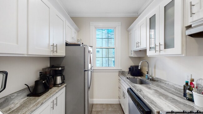 18 Glenville Ave, Unit 15-11