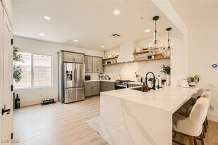 2724 Mintlaw Ave in Henderson, NV - Building Photo