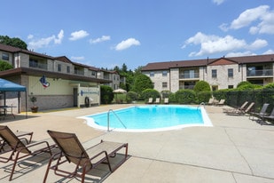 Country Club Apartments in Reading, PA - Building Photo