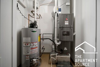 1324 W Grand Ave in Chicago, IL - Building Photo - Building Photo