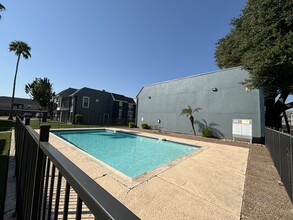 Edinburg Place Apartments in Edinburg, TX - Foto de edificio - Building Photo