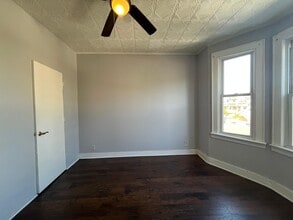 391 Avenue C, Unit 2 in Bayonne, NJ - Foto de edificio - Building Photo