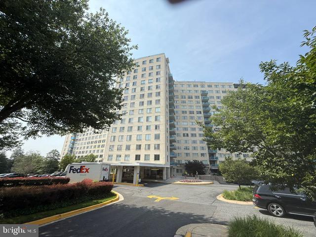 10500 ROCKVILLE PIK in Rockville, MD - Building Photo