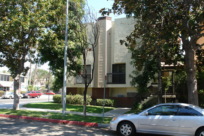 800 E Wilson Ave in Glendale, CA - Building Photo - Building Photo