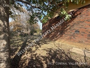 4417 Central Valley Dr in Nashville, TN - Foto de edificio - Building Photo