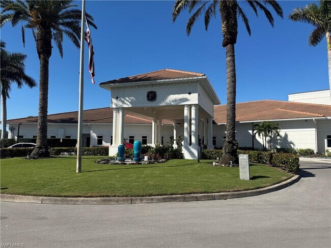 228 Fox Glen Dr in Naples, FL - Building Photo - Building Photo