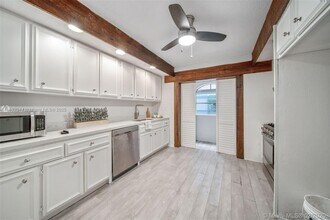 320 W 55th St in Miami Beach, FL - Building Photo - Building Photo