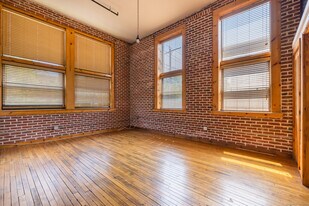 325 Myrtle Ave in Bridgeport, CT - Building Photo