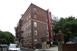 10 Harris St in Boston, MA - Building Photo