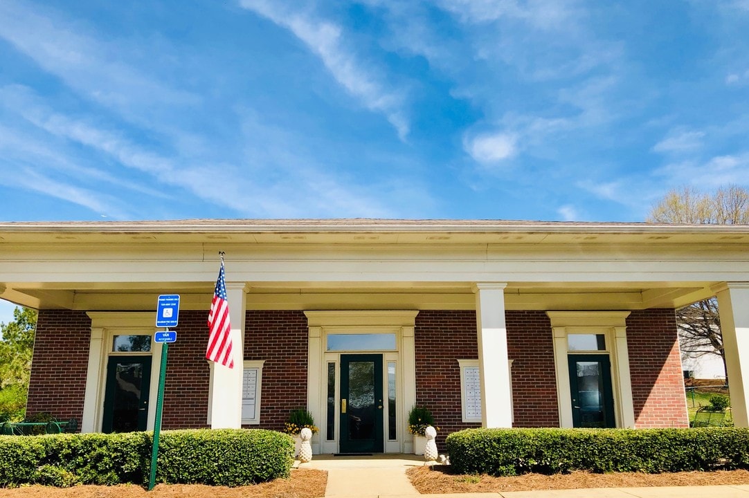 Lafayette Village in Lagrange, GA - Foto de edificio