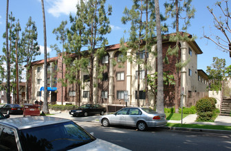 1043 Winchester Ave in Glendale, CA - Foto de edificio - Building Photo