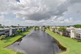 14460 Strathmore Ln, Unit 605 in Delray Beach, FL - Foto de edificio - Building Photo