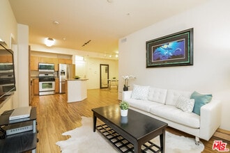 100 S Alameda St in Los Angeles, CA - Building Photo - Building Photo