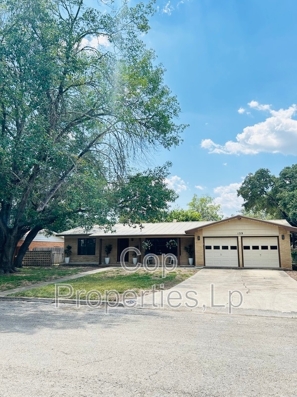 129 Beechwood Ave in Universal City, TX - Building Photo - Building Photo