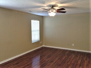 391 Sherman Dr in Franklin, OH - Foto de edificio - Building Photo